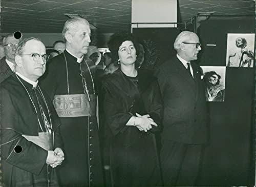 Apostolik Nuncio Silvio Oddi, Başpiskopos Leo Joseph Suenens, ASCOFAM Sekreteri Lady Roulet ve Senato Başkanı Paul Struye - Vintage